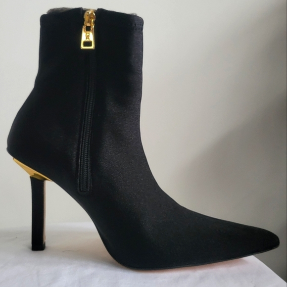 Good American Neoprene Ankle Booties - Picture 1 of 1